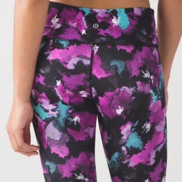 lululemon athletica Pants - LULULEMON cropped Midnight Bloom luxtreme